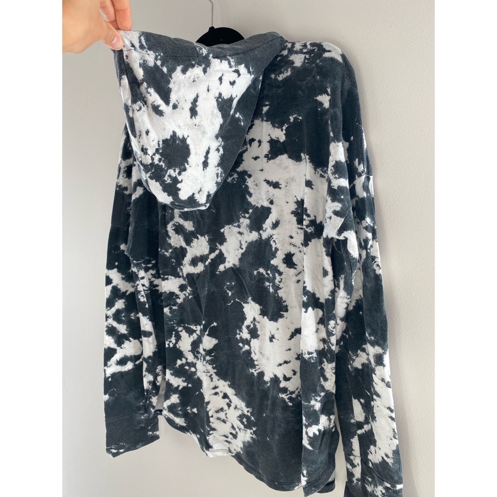 Betsy Johnson Tie-dye Top - Picture 8 of 11